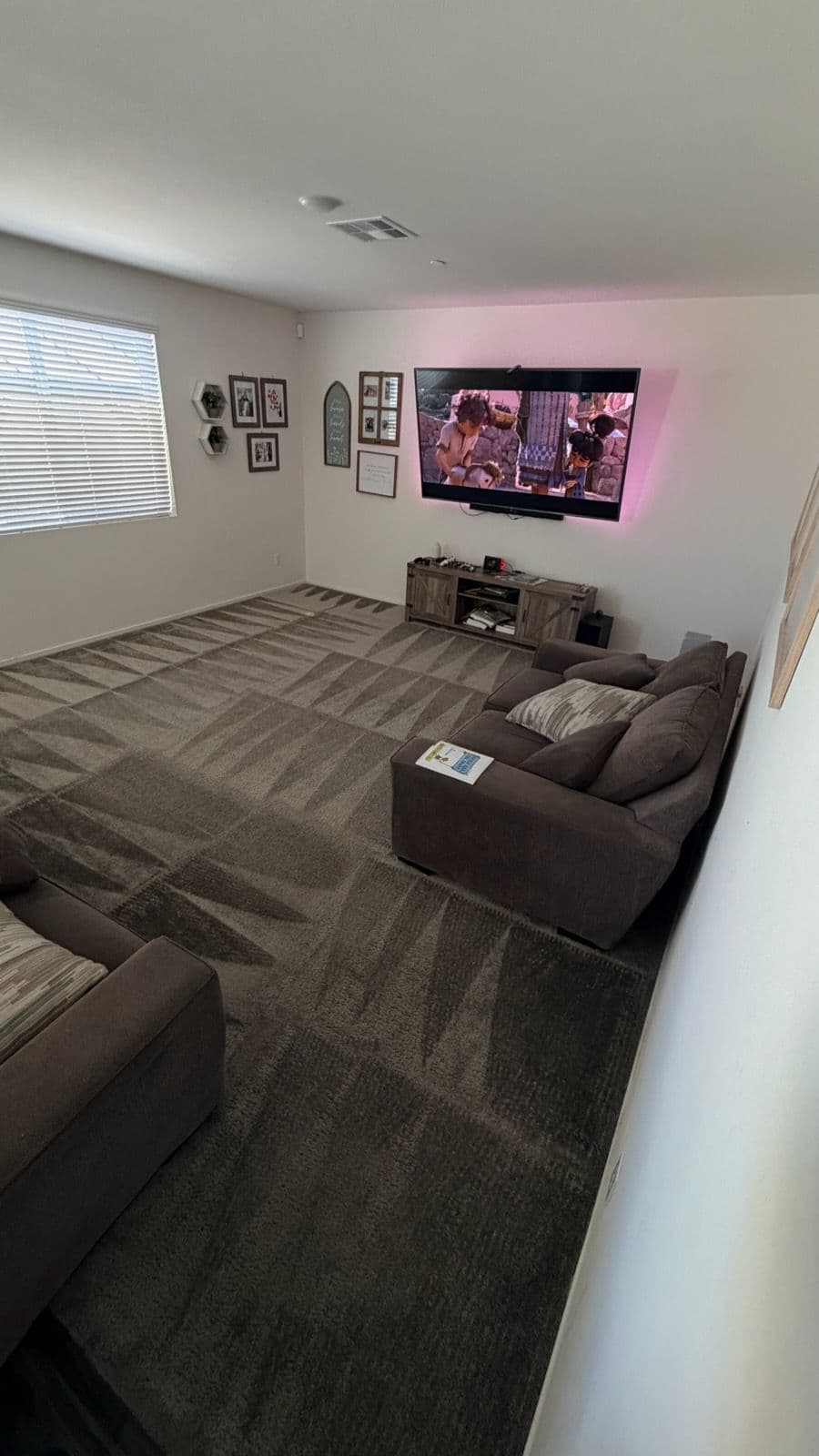 Gallery photos for Deep Carpet Cleaning in a Corona Living Room: Image #1